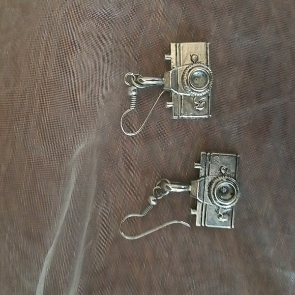 Earings, camera - Picture 2 of 2